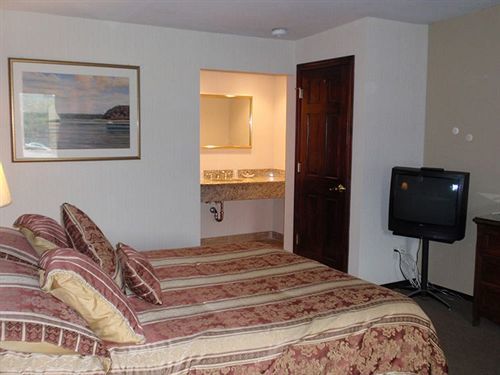 Chalet Inn & Suites Centerport Zewnętrze zdjęcie
