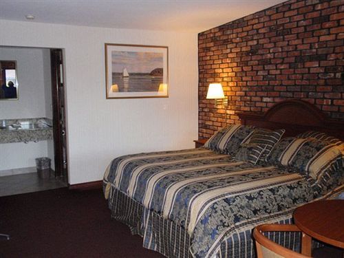 Chalet Inn & Suites Centerport Zewnętrze zdjęcie