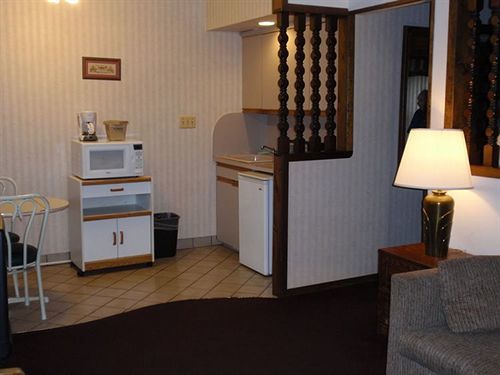 Chalet Inn & Suites Centerport Zewnętrze zdjęcie
