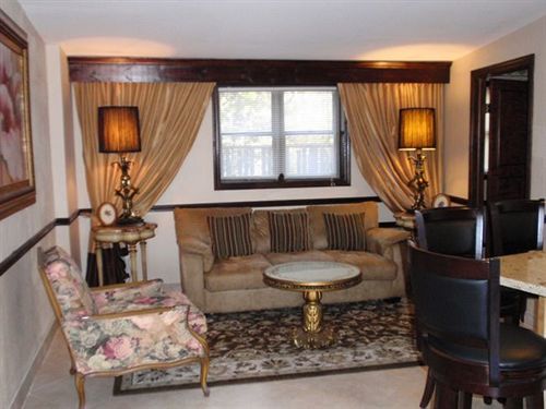 Chalet Inn & Suites Centerport Zewnętrze zdjęcie