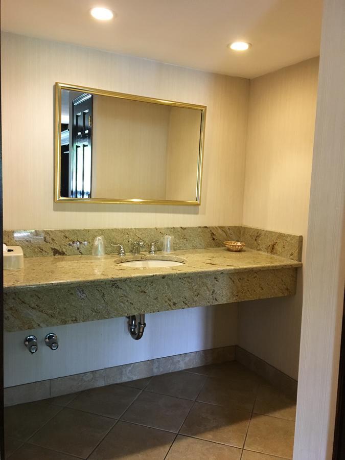 Chalet Inn & Suites Centerport Zewnętrze zdjęcie