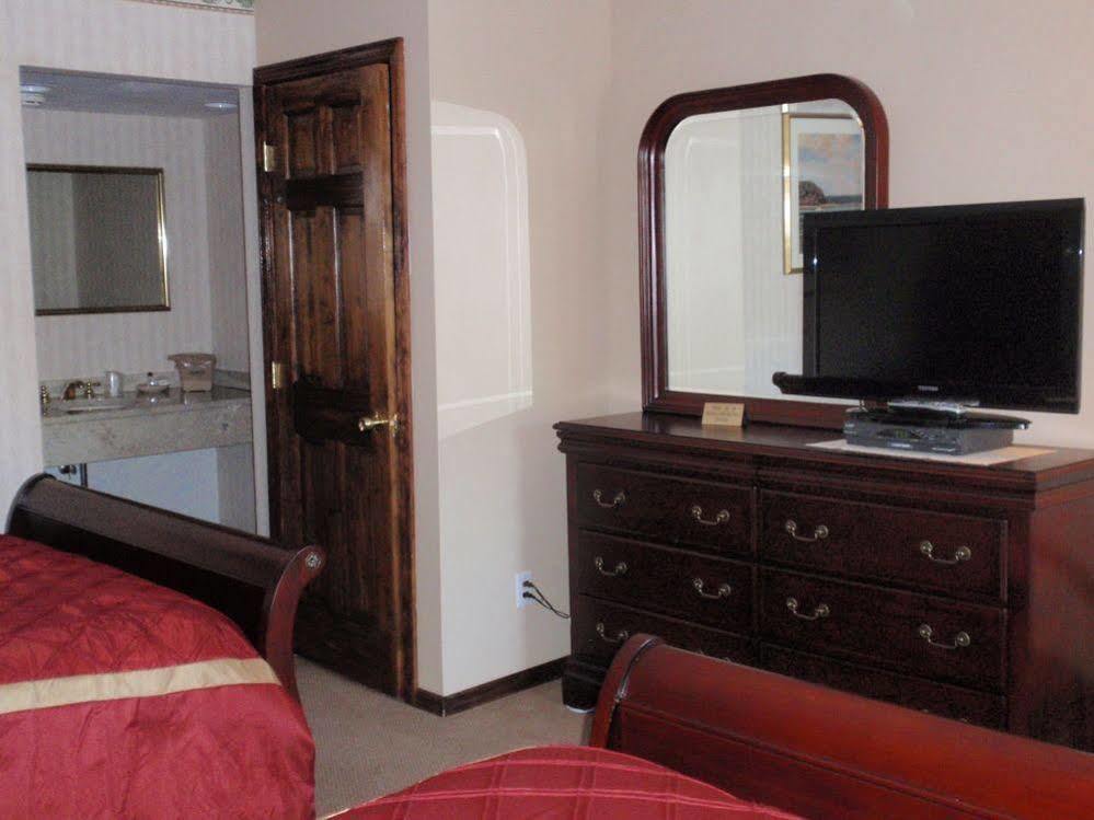 Chalet Inn & Suites Centerport Zewnętrze zdjęcie